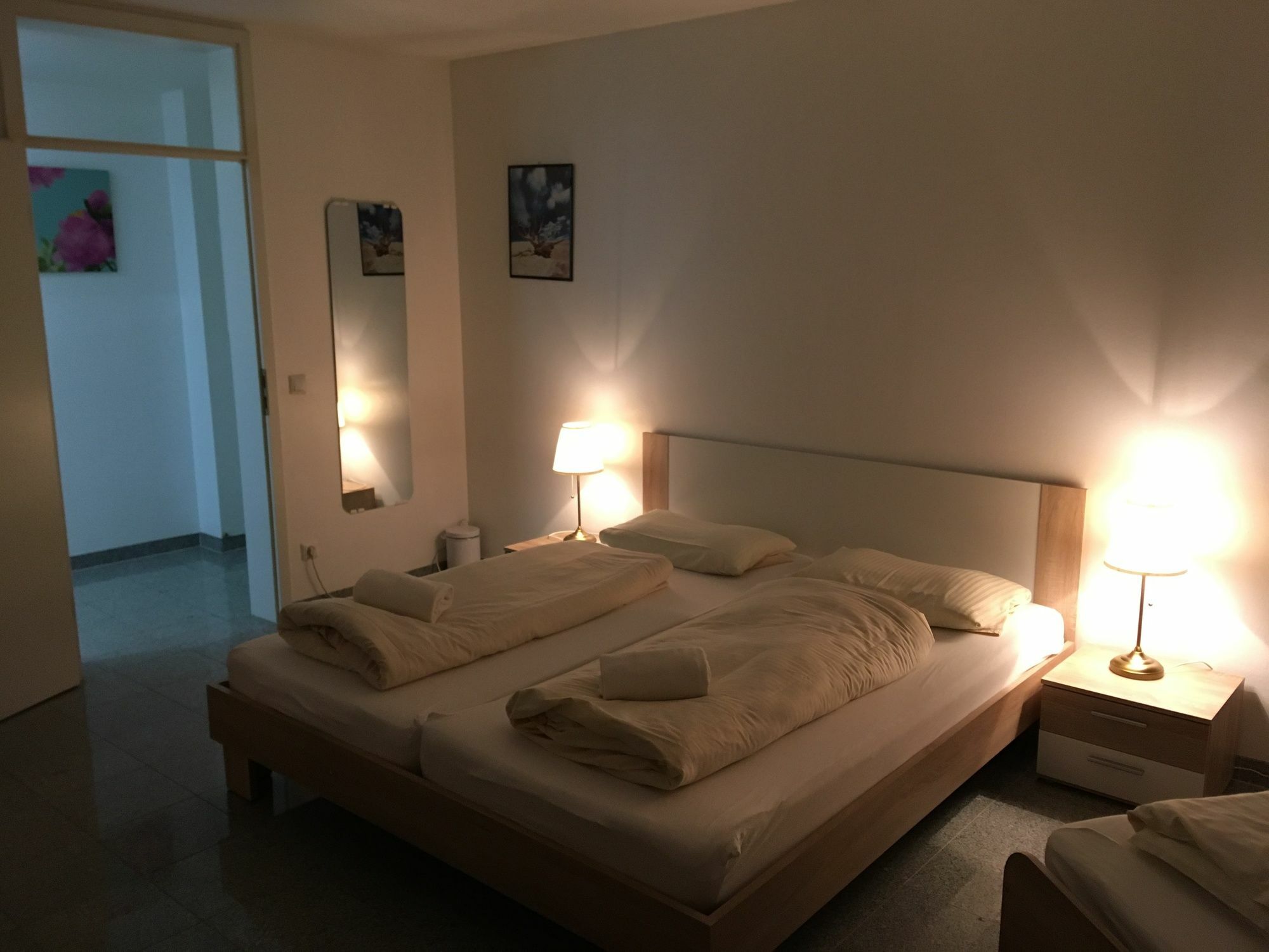 Kn Kahtan Boarding House Lejlighed München Eksteriør billede