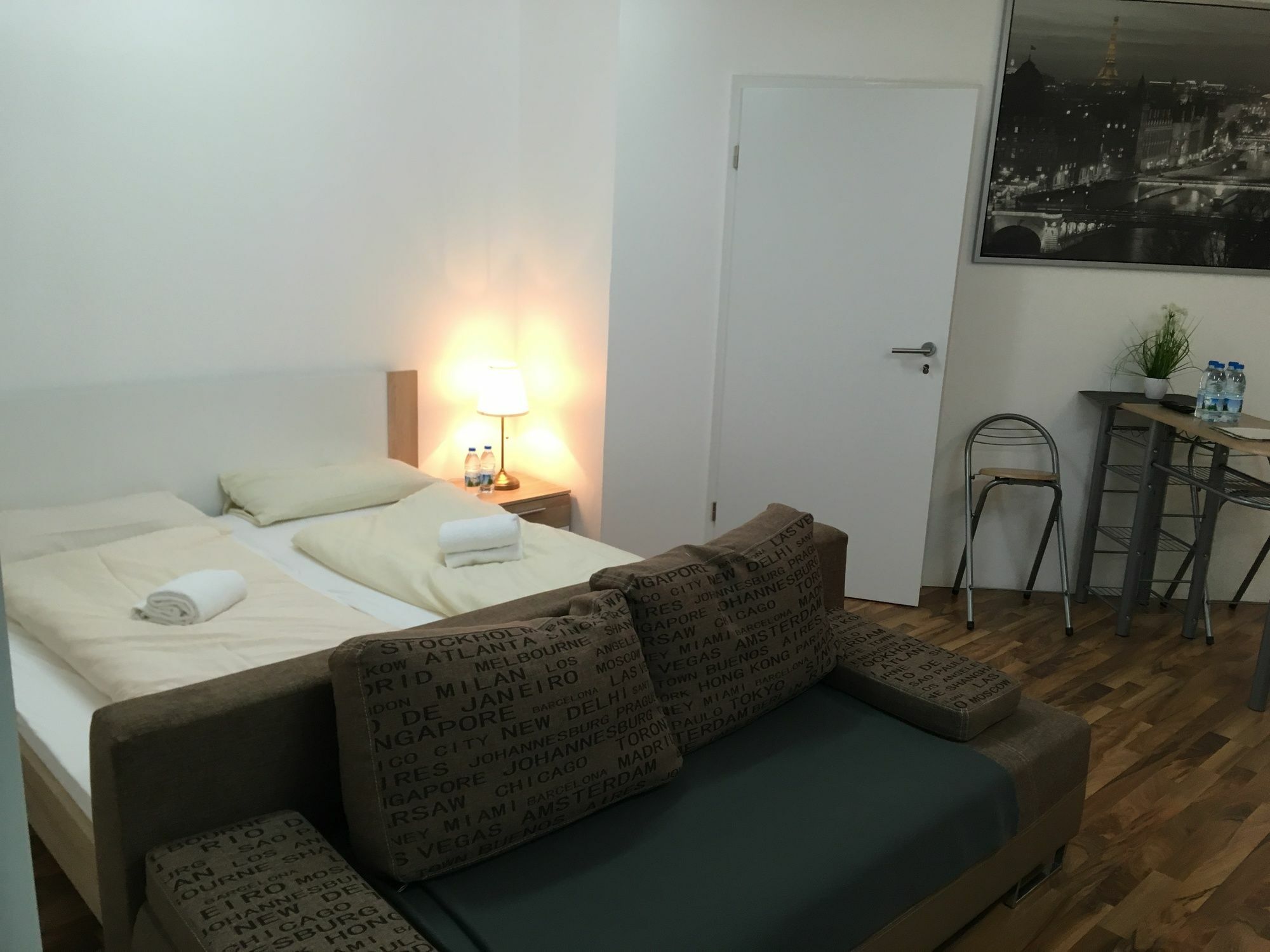 Kn Kahtan Boarding House Lejlighed München Eksteriør billede