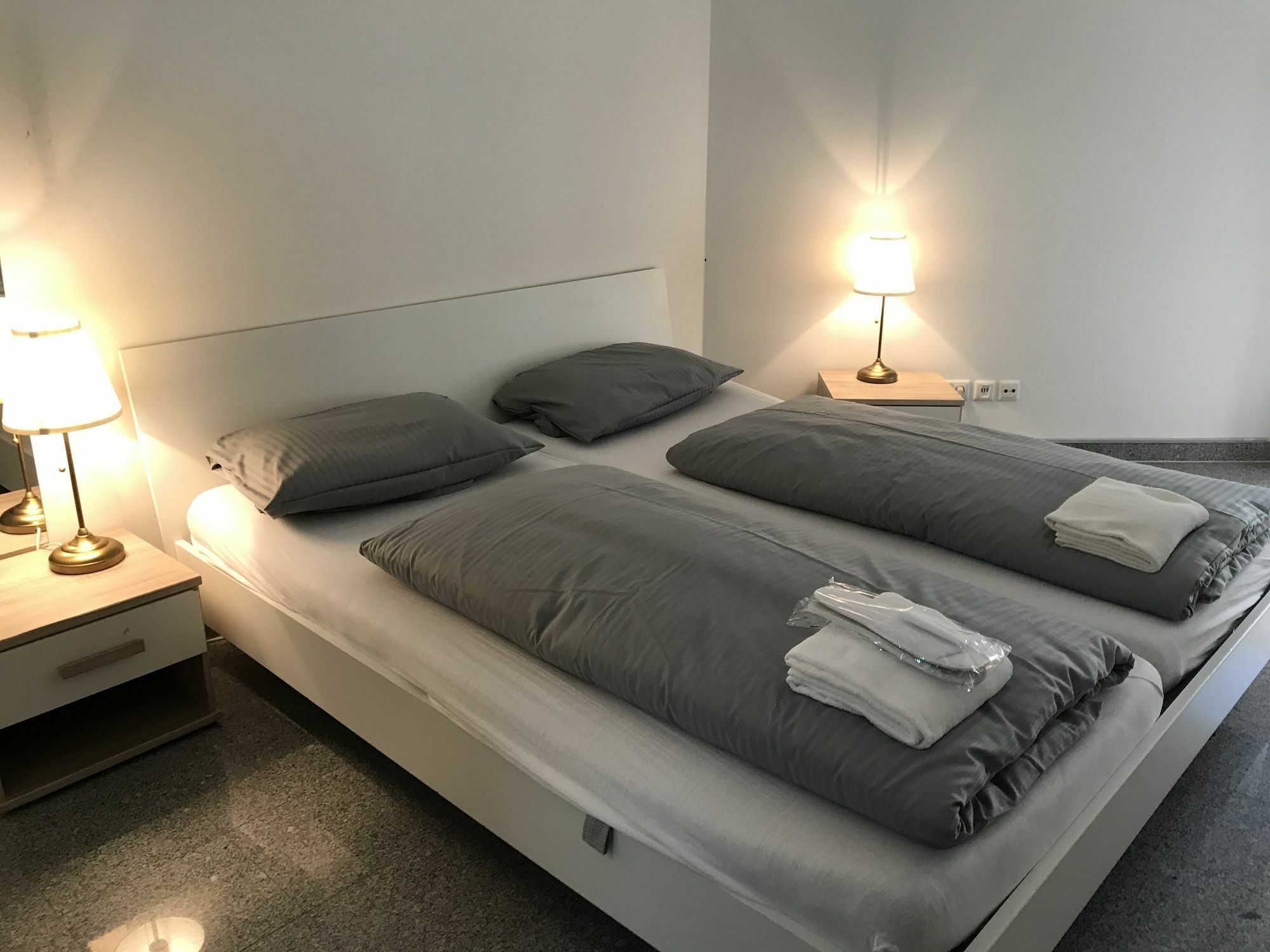 Kn Kahtan Boarding House Lejlighed München Eksteriør billede