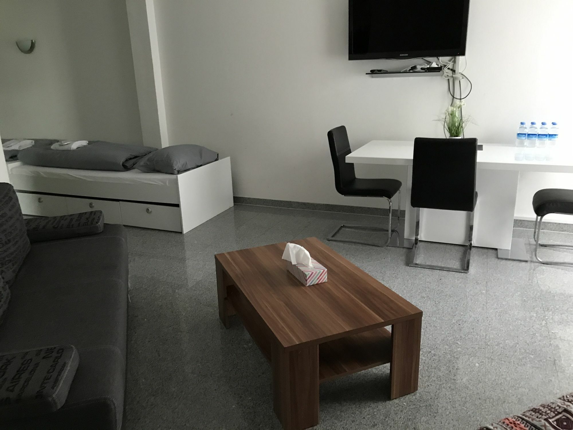 Kn Kahtan Boarding House Lejlighed München Eksteriør billede
